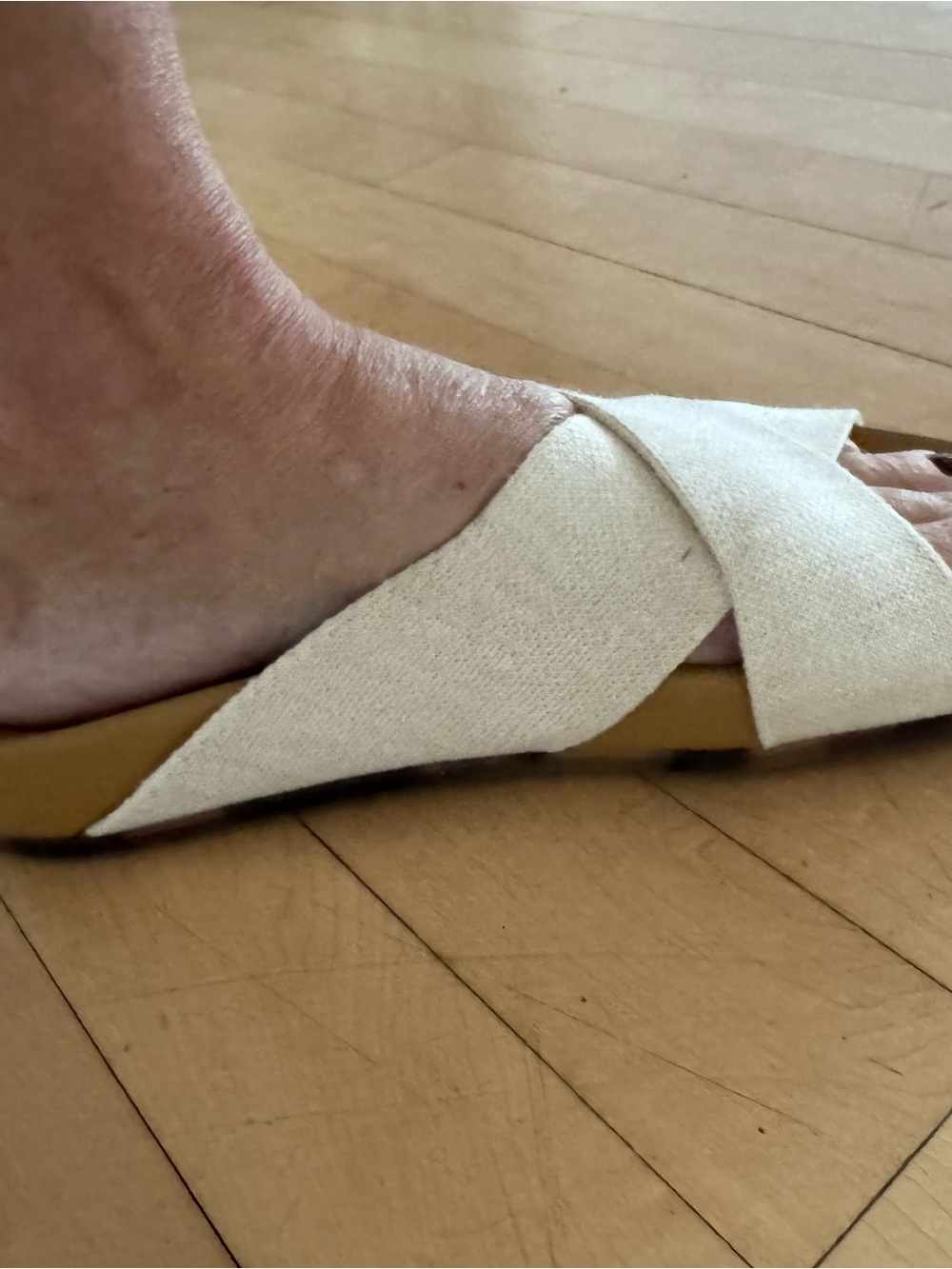 Rothy's Women's Crisscross “The Weekend” Slide Sandals in Cream. Never worn. - Picture 4 of 5